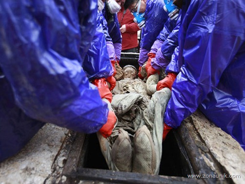 Archaeologists discover well preserved body of 700-year-old woman, Taizhou, Jiangsu Province, China - 01 Mar 2011...Mandatory Credit: Photo by Quirky China News / Rex Features ( 1292808i )
 Archaeologists remove the body of the 700-year-old Ming Dynasty woman from the stone coffin
 Archaeologists discover well preserved body of 700-year-old woman, Taizhou, Jiangsu Province, China - 01 Mar 2011
 Archaeologists in China have unearthed the 700-year-old Ming Dynasty corpse of a woman from a tomb under a building site. The remarkably preserved mummy was discovered inside a coffin in Taizhou, eastern China's Jiangsu Province. The coffin was one of the three discovered in a tomb 2 meters below the ground at a construction lot in the city. Researchers from the Taizhou Museum carefully opened the coffins. In two they found skeletons, Ming Dynasty clothes and funerary objects. However, in the third they found the well preserved woman's body.
