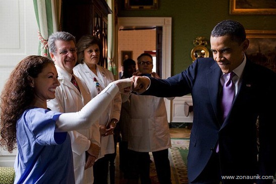 Salam tinju obama (7)