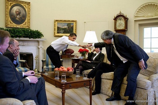 Salam tinju obama (1)