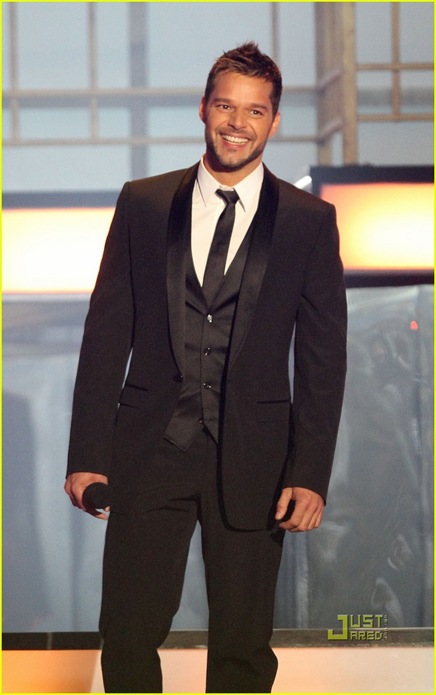 [ricky-martin-billboard-latin-music-awards-02[3].jpg]