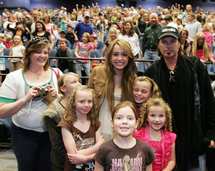 miley-cyrus-fans-4109-2