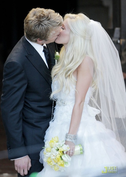 [heidi-montag-spencer-pratt-wedding04[7].jpg]