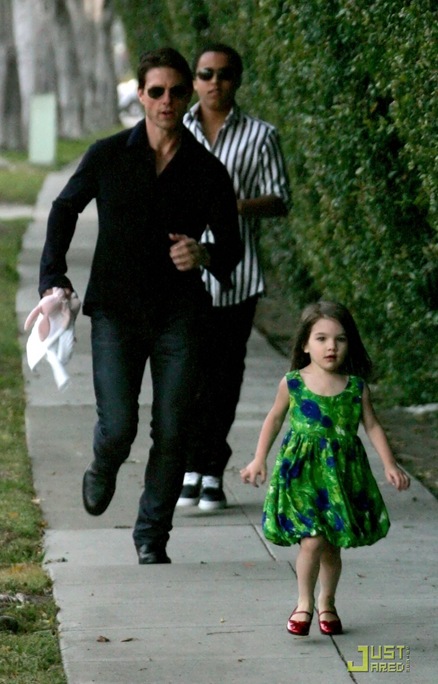[suri-cruise-runaway-rapid-11[8].jpg]