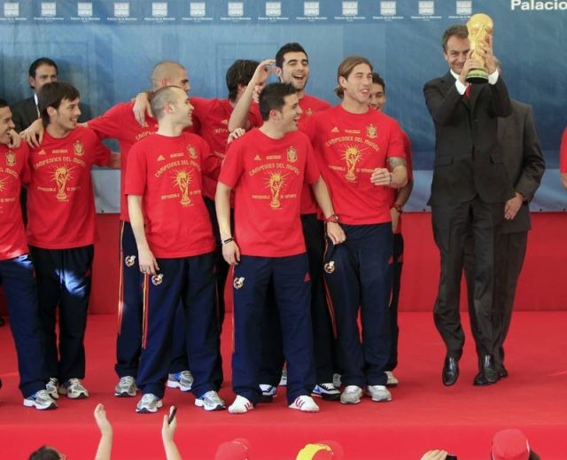 [Zapatero saltando con la Copa[7].jpg]