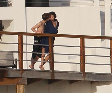 fotos de justin bieber y selena gomez besandose. Fotos De Selena Gomez Y Justin