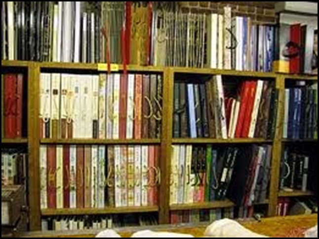 Good Life Of Design: How To Look For Wallpaper??!!! Before going shopping I think it is a good idea to think of the room and the feeling you want it to have, and what colors you like. - Good Life Of Design: How To Look For Wallpaper??!!!