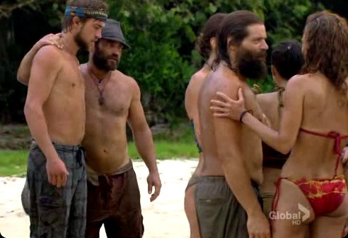 [JT-handing-Russell-the-Idol[3].jpg]