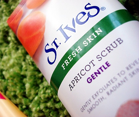 St. Ives Apricot Scrub (Gentle) - JustAnotherPixel.net