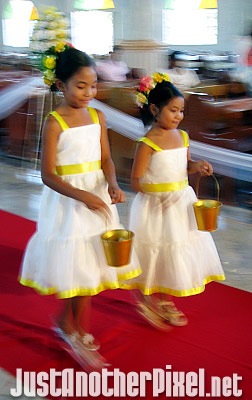 The flower girls - I actually like the effect - JustAnotherPixel.net