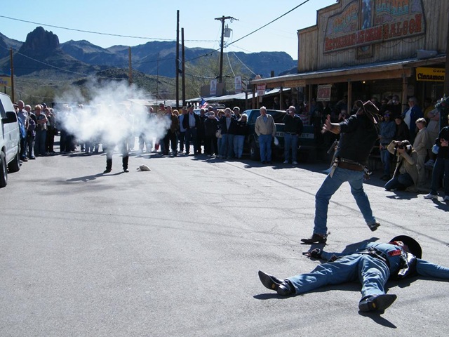 [oatman_az_gunfight_03[3].jpg]