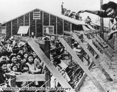 [japanese-internment[3].jpg]