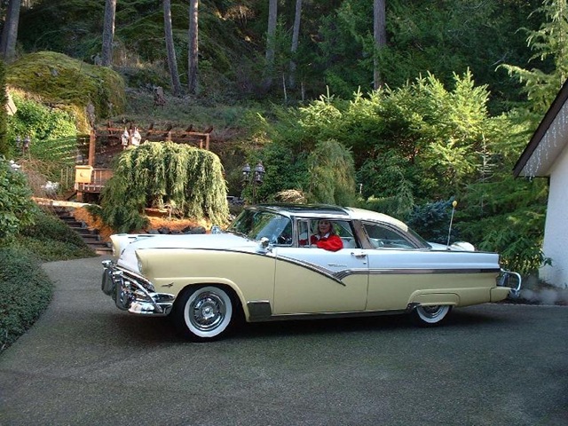 [1956 Ford Skyliner (Glasstop)[3].jpg]