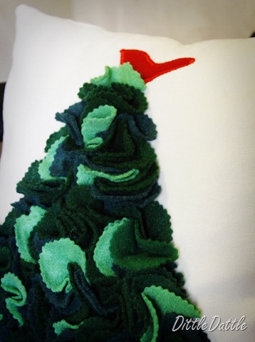 [Chrismas-Tree-Pillow-DIY6.jpg]
