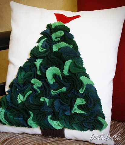 [Felt-Christmas-Pillow17.jpg]