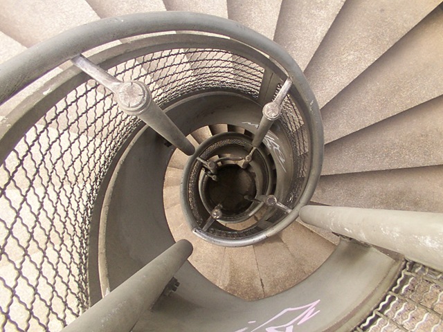 [spiral_staircase[2].jpg]