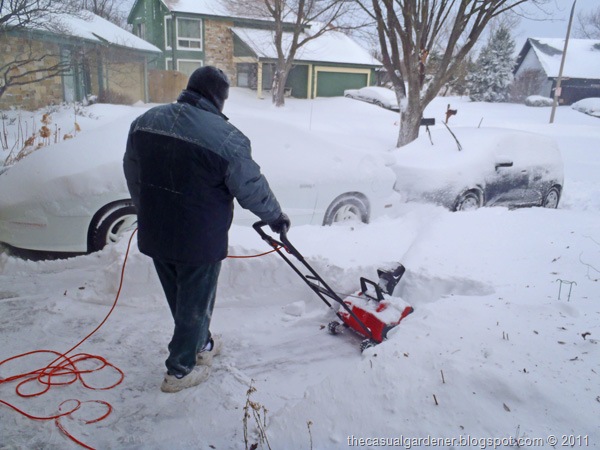 [Blizzard 2011 Shoveling Out[9].jpg]