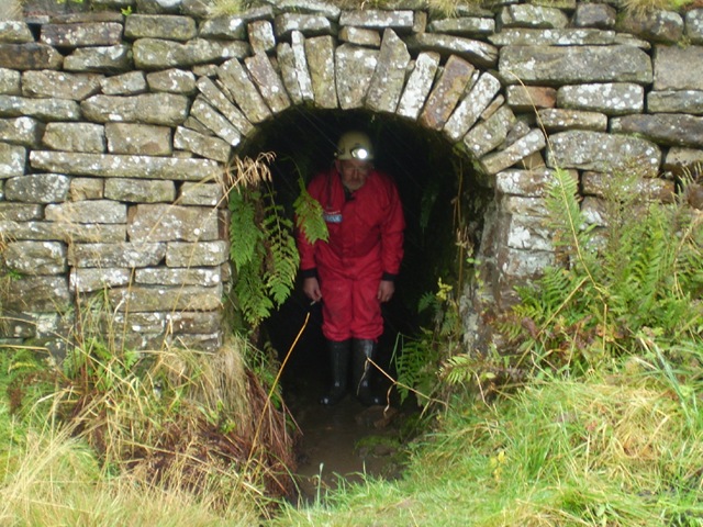[brian in mine entrance[2].jpg]