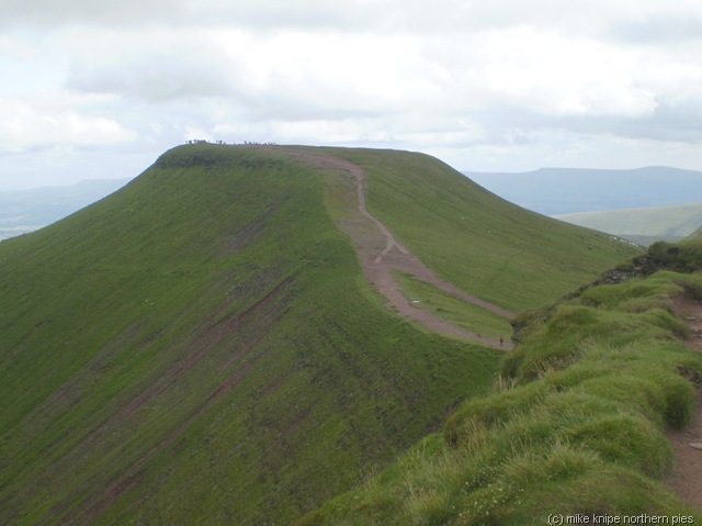 [pen y fan from corn du[6].jpg]