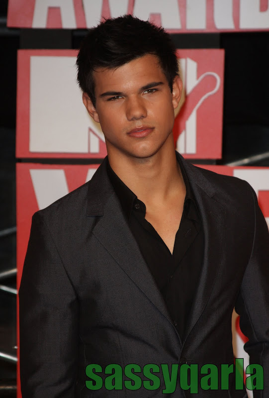 robert pattinson kristen stewart taylor swift taylor lautner new moon abs interview werewolf relationship GOOGLE