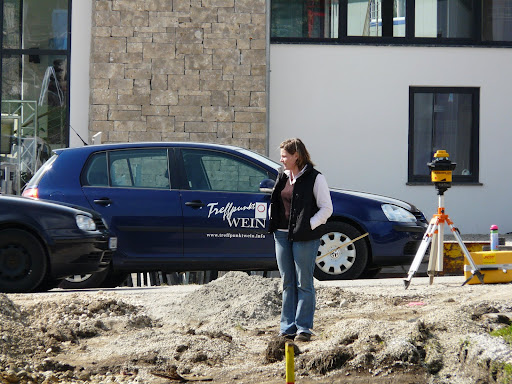 Brigitte Wüstinger auf der Baustelle Treffpunkt Wein, Daxa