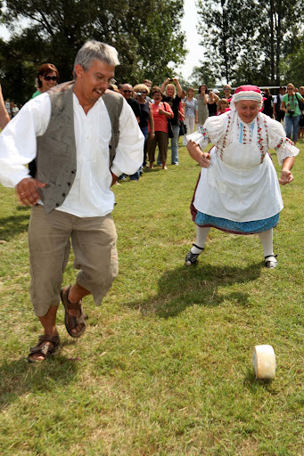 A terényi kecskesajt gurítás 2009-ben A terényi kecskesajt gurítás 2009-ben
