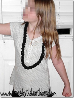 hand kint necklace