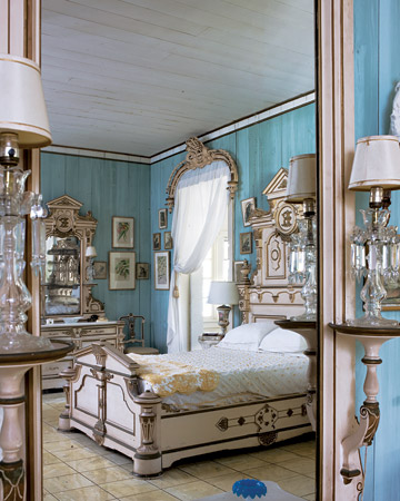 http://lh6.ggpht.com/_cHnXDLjHkfU/TYtf4td81sI/AAAAAAABnBg/1dnPTWuqSwo/kevin_sharkey_antique_blue_room.jpg?imgmax=800