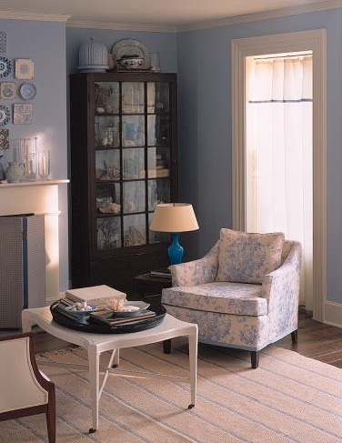 http://lh6.ggpht.com/_cHnXDLjHkfU/TYtf9yArAbI/AAAAAAABnD0/lb2vAOAMU_8/kevin_sharkey_september_2000_blue_toile_chair.jpg?imgmax=800
