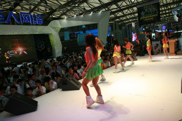 美眉日报 58c379f7t7189075beb2a ChinaJoy 2009 盛大展台ShowGirl实拍
