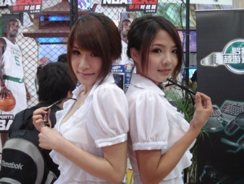 美眉日报 20090724134224807 网元网《情天Online》女秘书惊艳全场