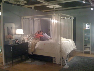 canopy bed