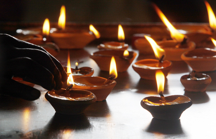 ದೀಪದಿಂದ ಮಾತ್ರ ದೀಪ ಪ್ರಜ್ವಲಿತವಾಗುವುದು..