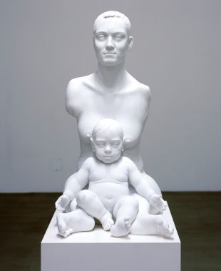 Bức Tượng Alison Lapper Mang Thai Quinn's%20Mother%20and%20Child%20(Alison%20and%20Parys)