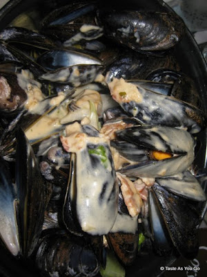 Mussels-Grand-Mere-Petite-Abeille-New-York-NY-tasteasyougo.com