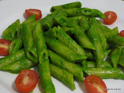 Penne-Spinach-Pecan-Pesto-Sauce-tasteasyougo.com