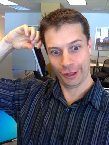 [How-to-hold-an-iPhone4[4].jpg]