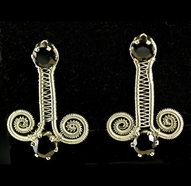 Серьги из серебряной проволоки и кристаллов Swarovski Diana Kirkpatrick