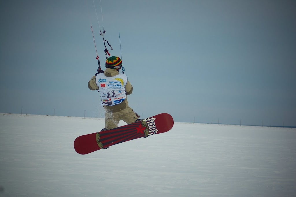 Голенькая девушка любит сноуборд (фото)