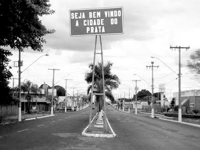 [Prata - Transito - Acidente na Pça JK - Entrada da cidade de Prata pb[3].jpg]