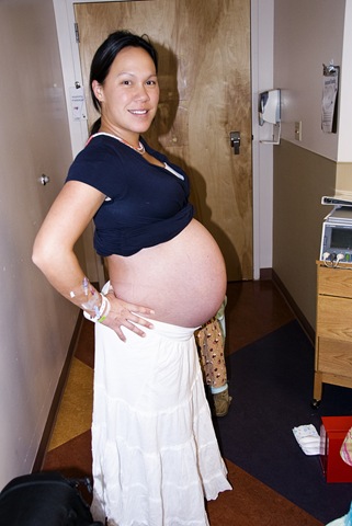 [33weeks+4days barebelly[5].jpg]