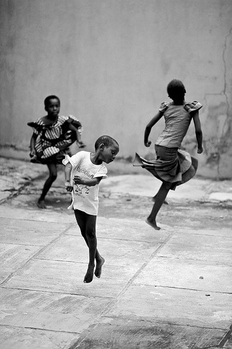 bw-children-playing