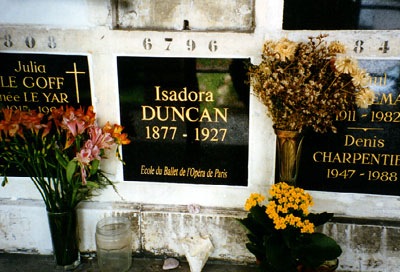 [Isadora Duncan CEMENTERIO PERE LACHAISE[5].jpg]