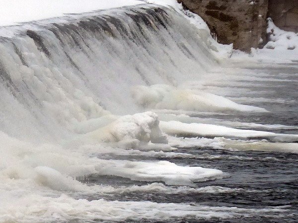 ice build up at the base of the Madrid dam