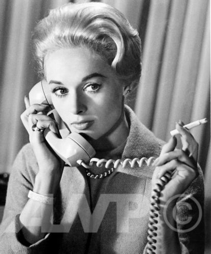 Tippi Hedren (1930) Smoking