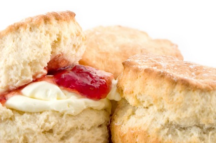 [scones with jam and cream[5].jpg]