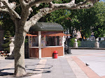 An ice cream stand on the sidwalk of Burgos.