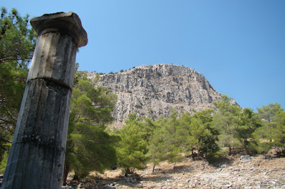 Ruinas bajo el monte Mykale
