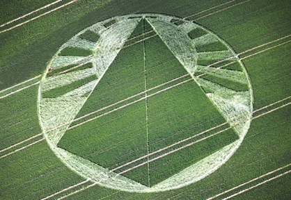 10-East-Field-(Pyramid)-Alton-Barnes-Wiltshire-21-06-01-Wheat--35mm 10-East-Field-(Pyramid)-Alton-Barnes-Wiltshire-21-06-01-Wheat--35mm