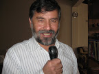 Pastor Manuel Rosero en una predicación