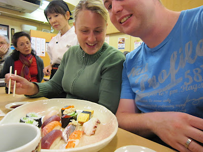 Unser erstes Sushi am vorletzen Morgen (7:30 Uhr)